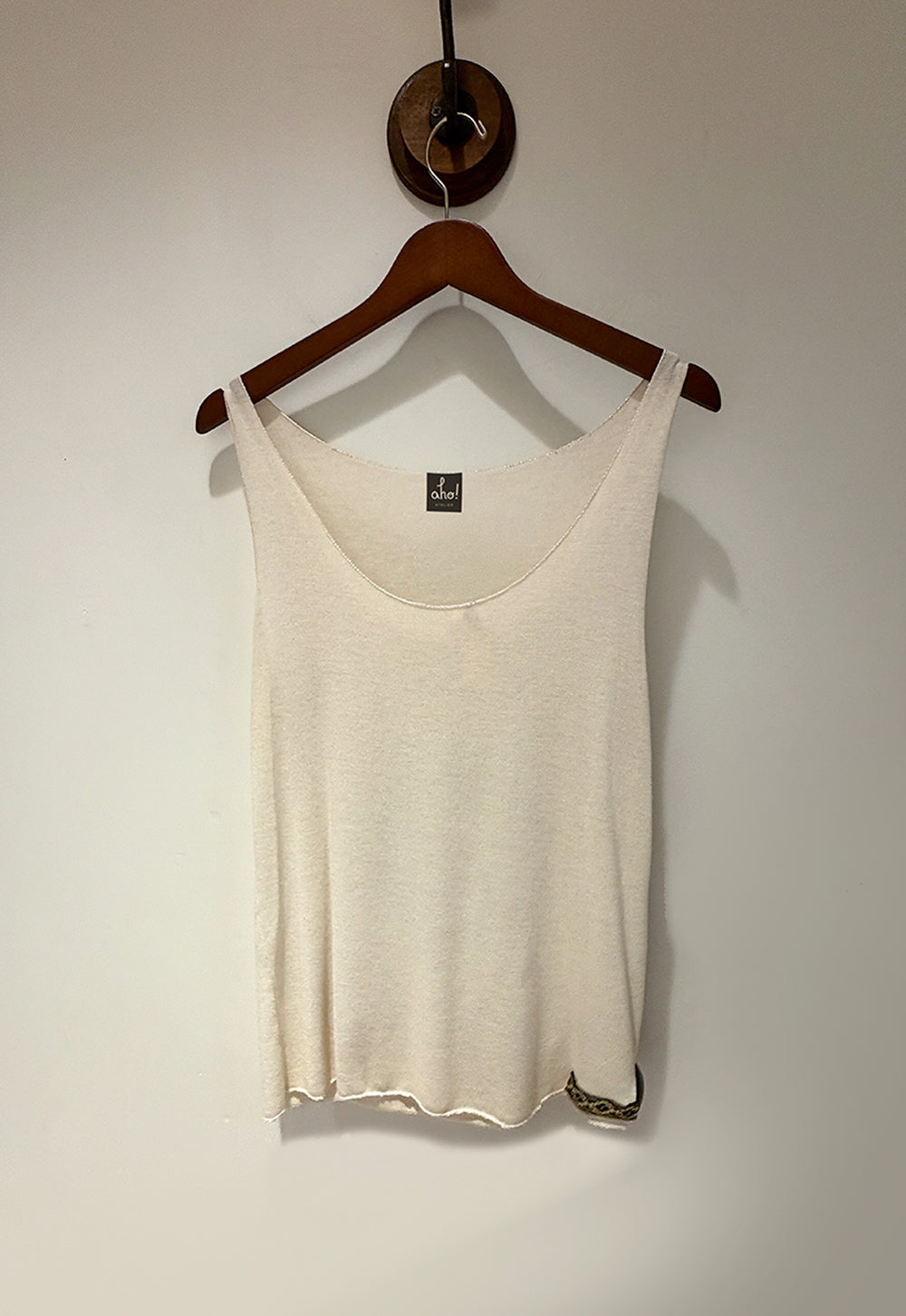 Aho Essential's Love Tank Top V-Front