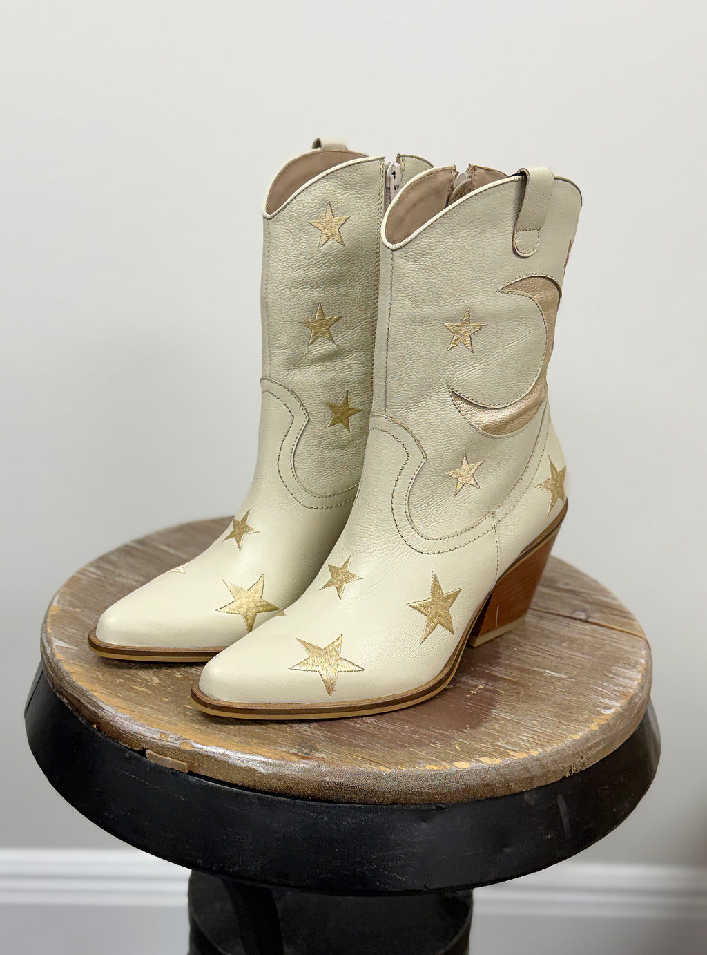 Handcrafted Moonlight Leather Cowboy Boots